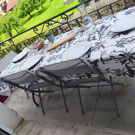 Apartamento Les Plantades Aveyronnaises Saint-Georges-de-Luzençon Exterior foto